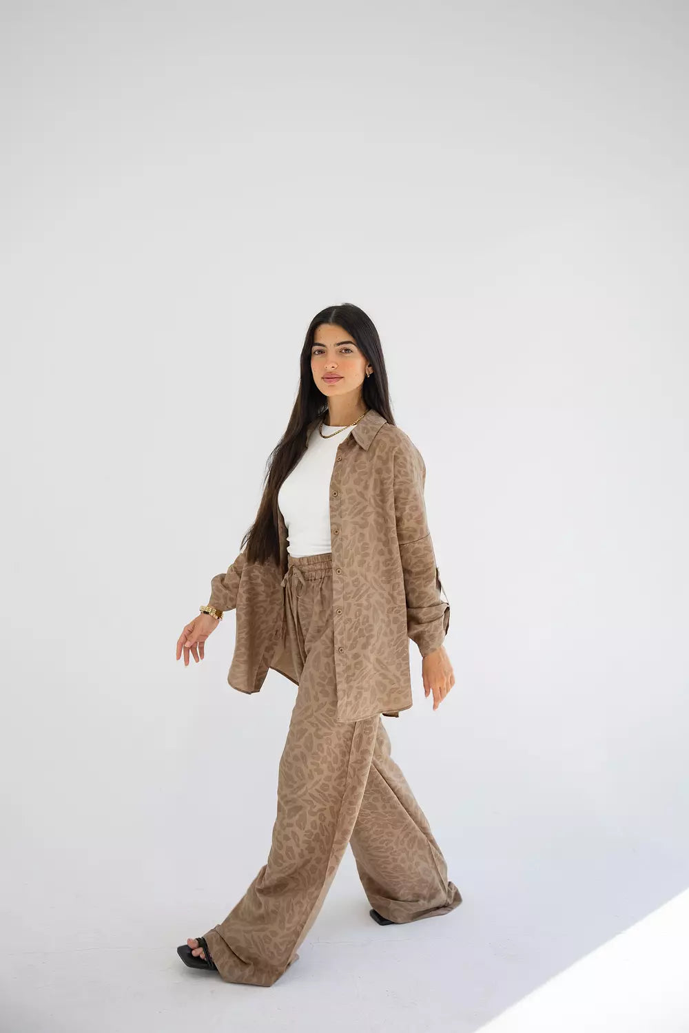 A Female Roar set in brown
