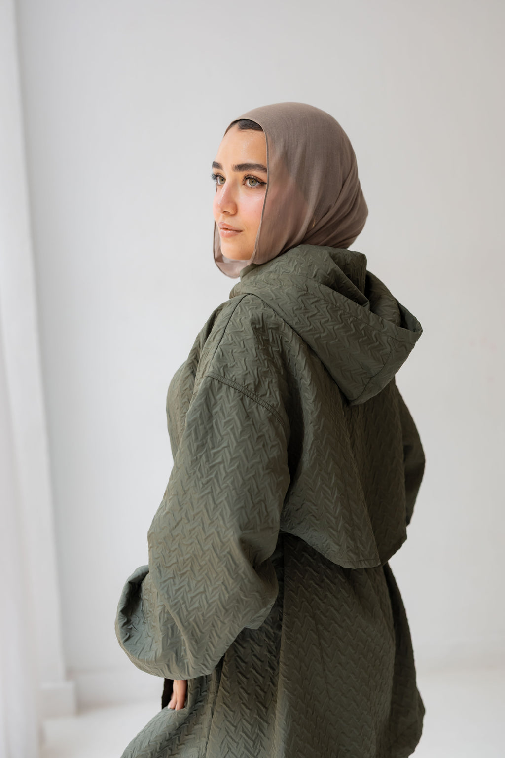 HIGH-LOW waterproof Jacket In olive