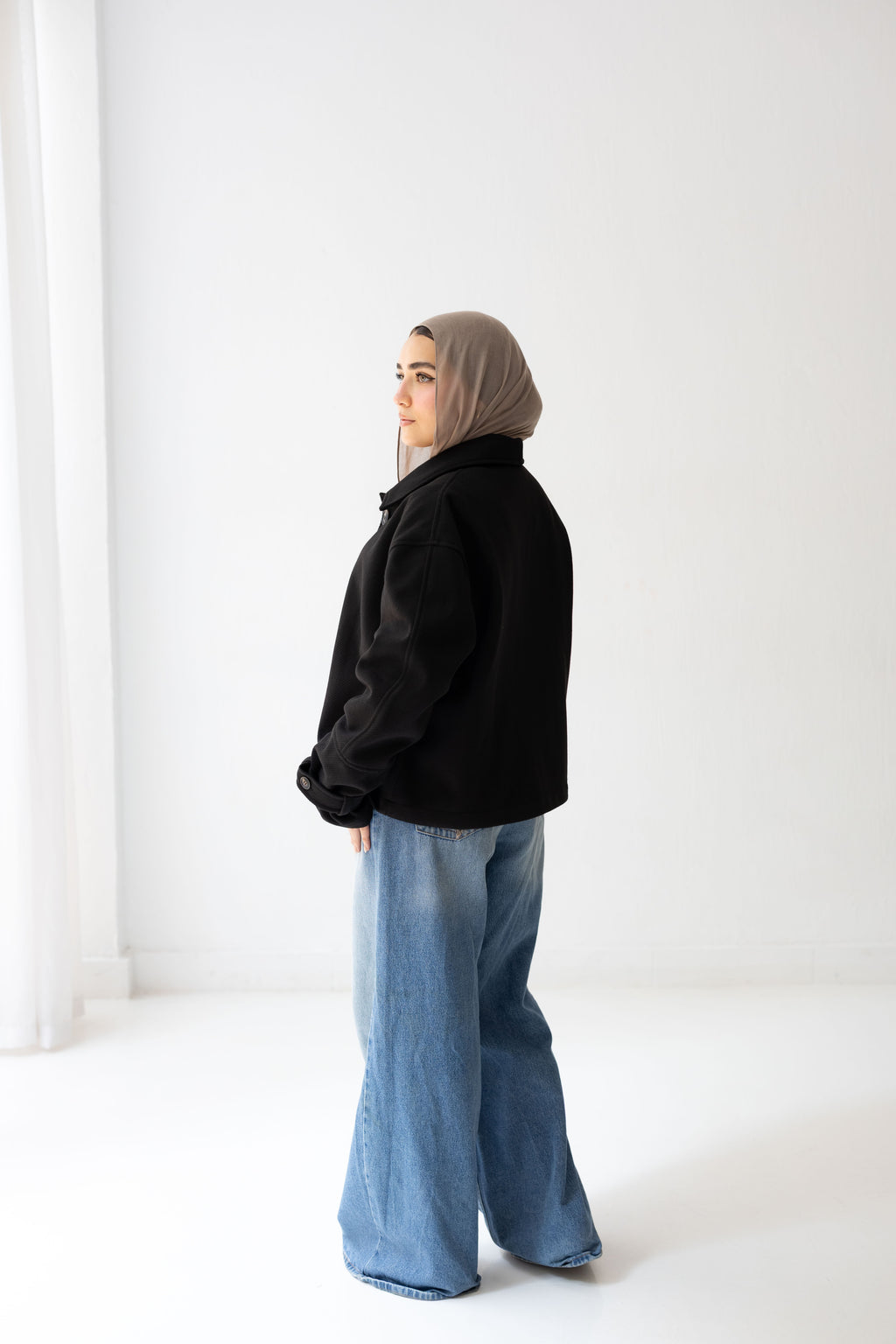 CROPPED- WOOL-y Coat In black