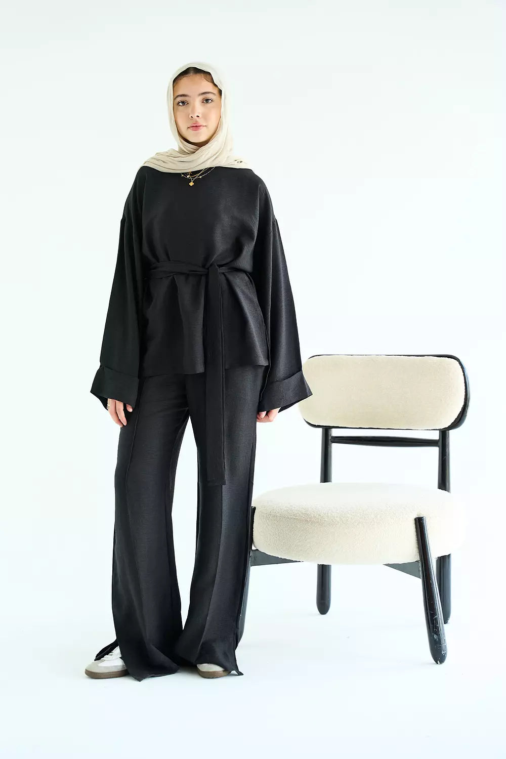 Multi-way set in black