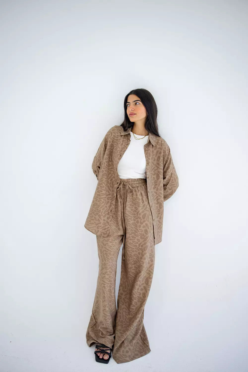 A Female Roar set in brown