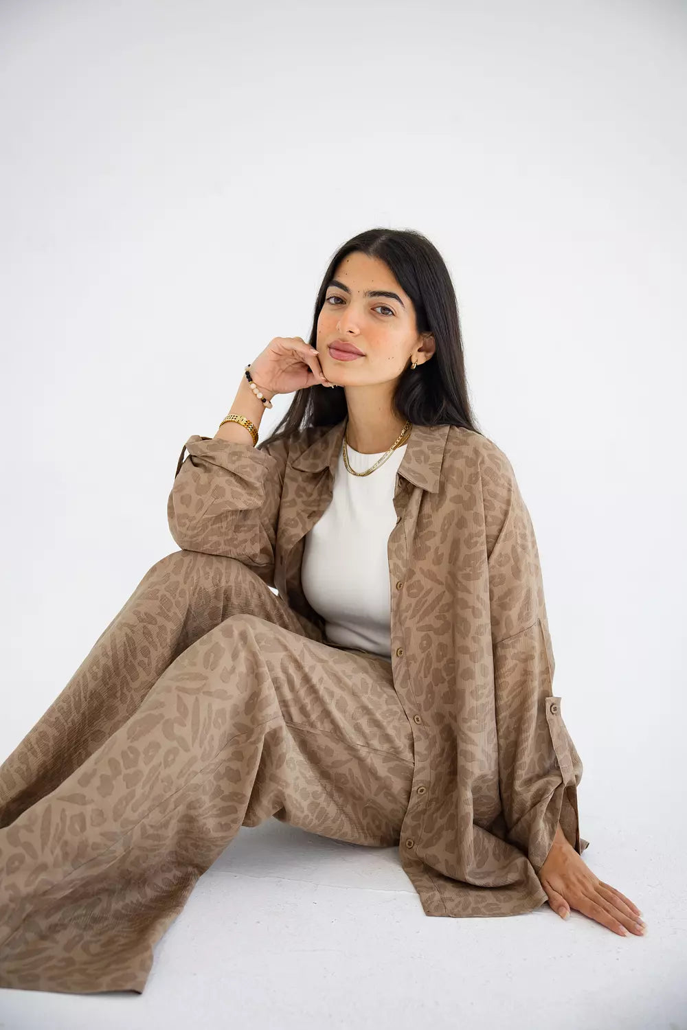 A Female Roar set in brown