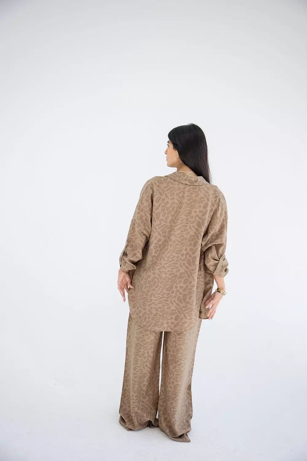 A Female Roar set in brown